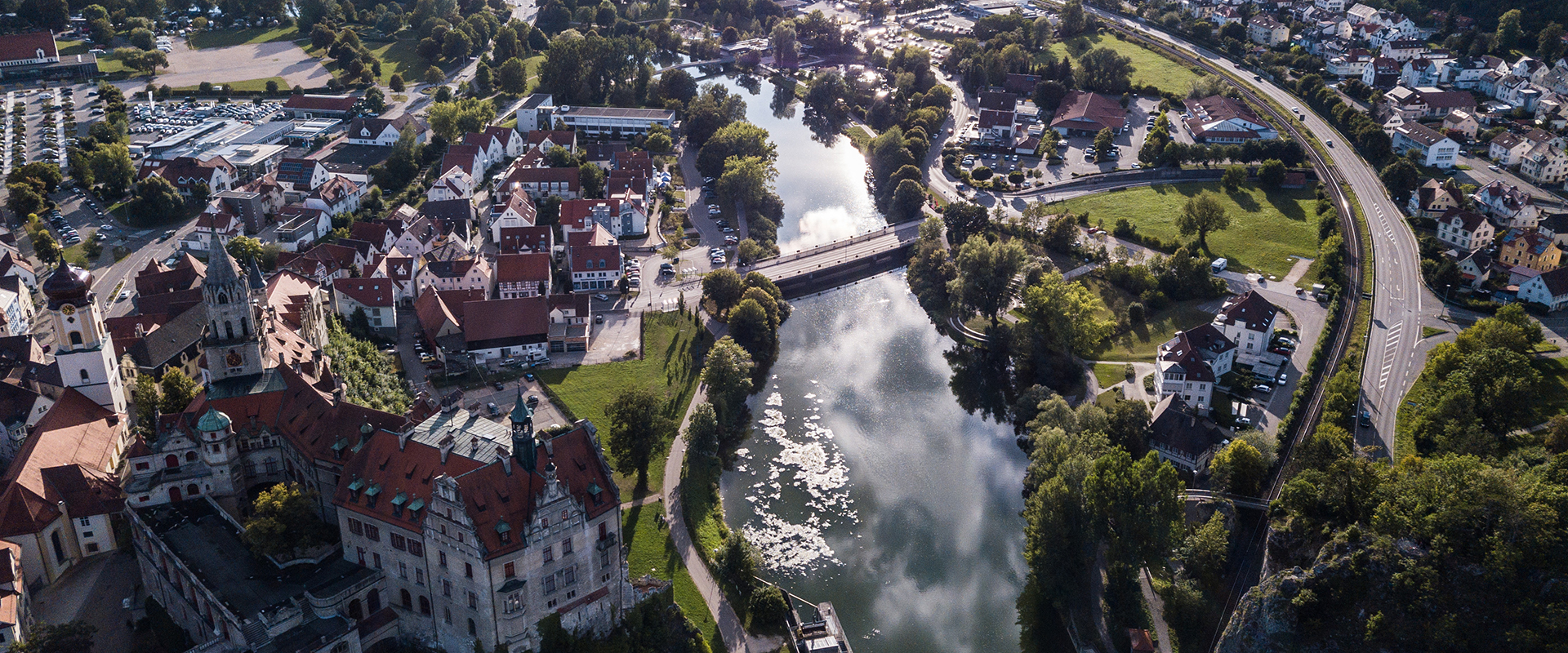 Lassen Sie sich< br/> im gepflegten< br/> Jugendstilambiente< br/> verwöhnen!