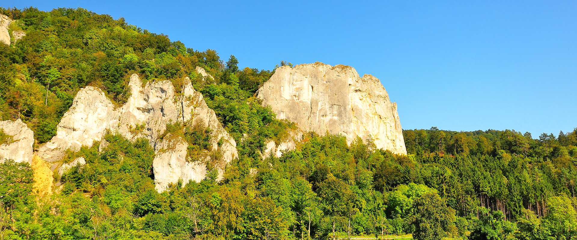 Lassen Sie sich< br/> im gepflegten< br/> Jugendstilambiente< br/> verwöhnen!